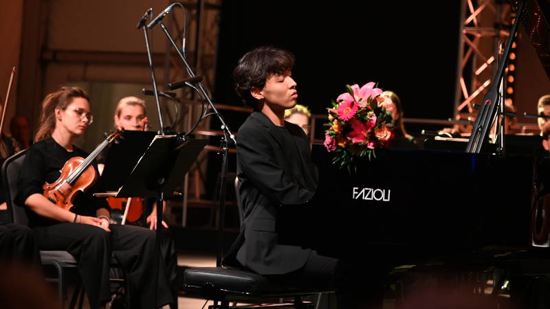 Hyuk Lee, Ruszył festiwal w Radziejowicach