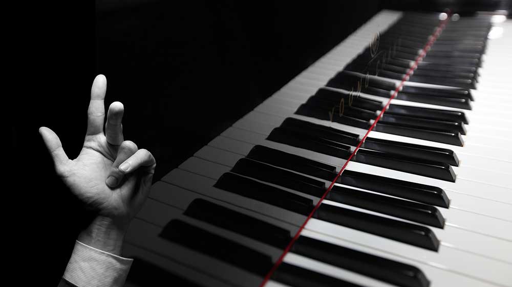Pięć palców i 88 klawiszy. O utworach fortepianowych na lewą rękę