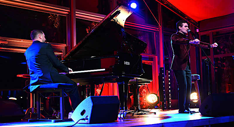 Myrczek i Tomaszewski czarują standardami