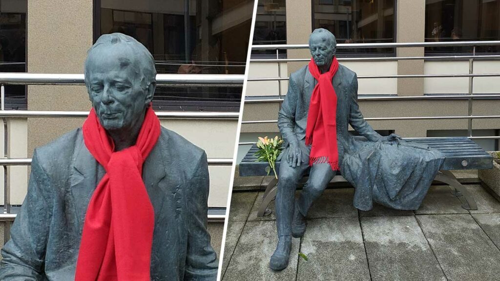 Na muzycznej uczelni stanęła rzeźba Janusza Olejniczaka